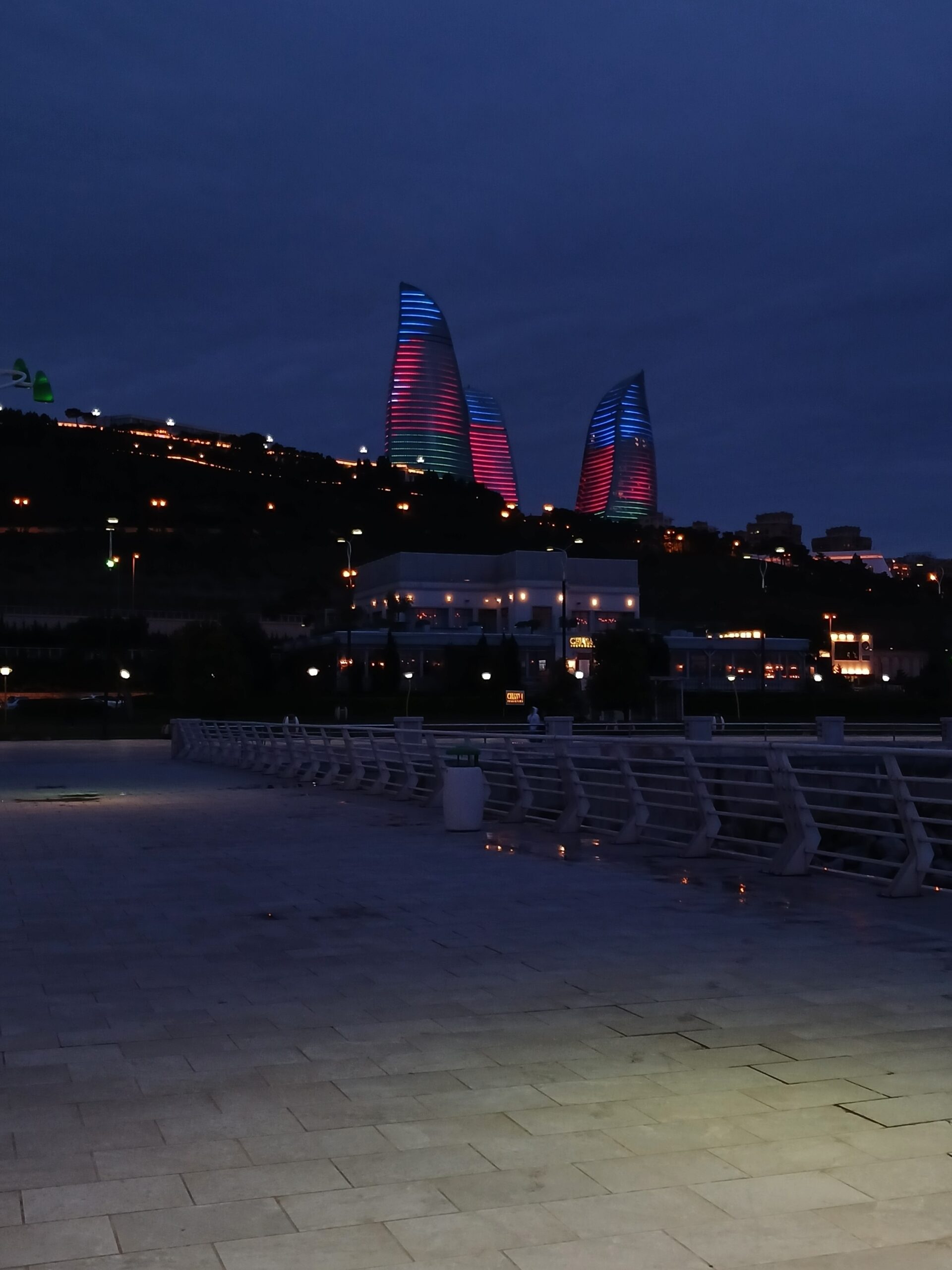 Flame Towers и панорама Баку